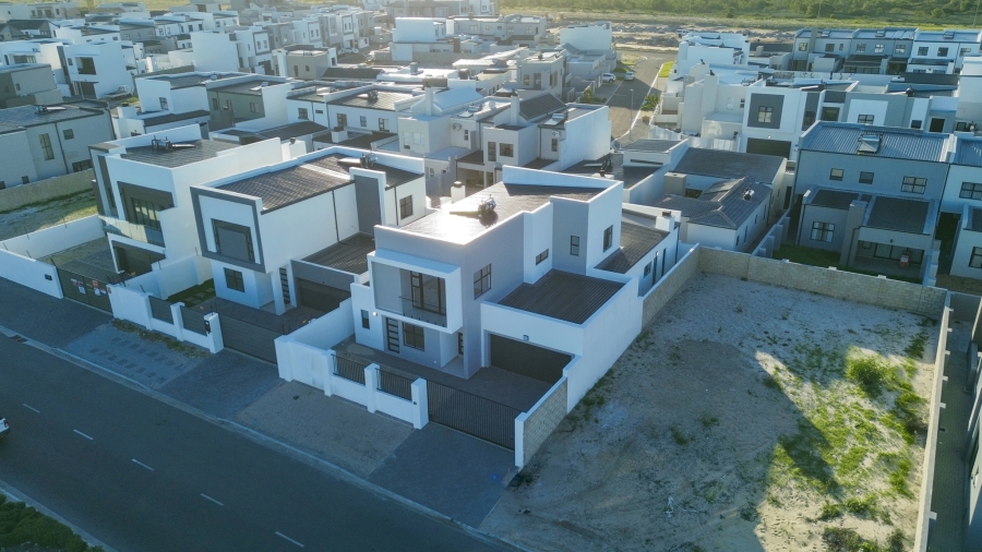 5 Bedroom Property for Sale in Sandown Western Cape